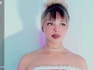 emmasaenz Live Webcam on CamSoda