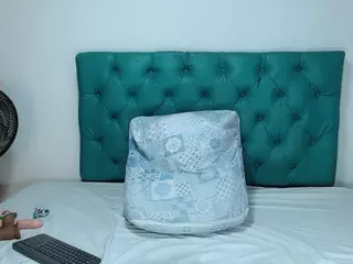 sweet-devilL's Live Sex Cam Show