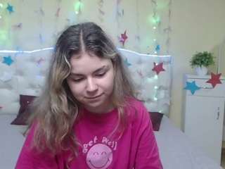 tinaredly from CamSoda is Freechat