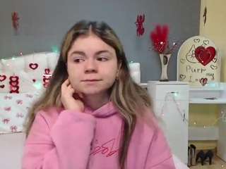 tinaredly's CamSoda show and profile