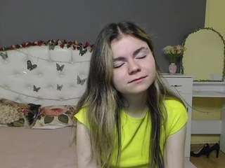 tinaredly Live Webcam on CamSoda