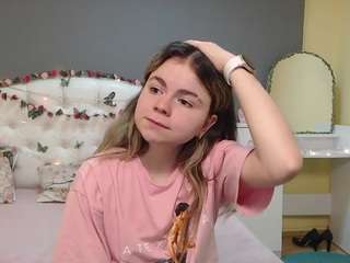 le modèle tinaredly est en webcam porno dans un show sur le site camsoda, il possède les tags suivants: ass,asshole,young adult,toys,thin,teen-18,tease,tattoos,strip,spank,public,orgasm,no smoking,no drinking,lovense,handjob,green eyes,flashing,fingers,fetish