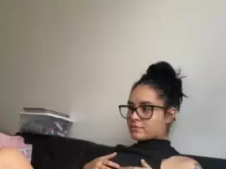 Icyyy's Live Sex Cam Show