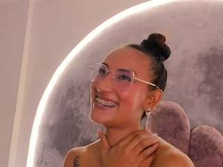 kinky-valeria live cam profile