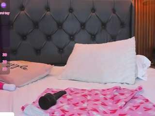 amelieleone2 live cam profile