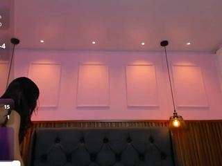 amelieleone2's CamSoda show and profile