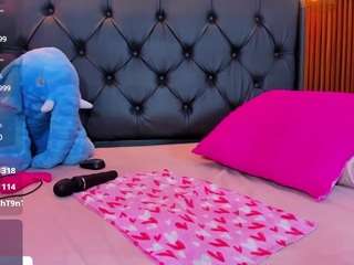 amelieleone2 webcam