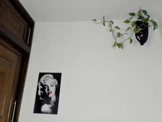 Live webcam model andrea-williams on Soda Cams