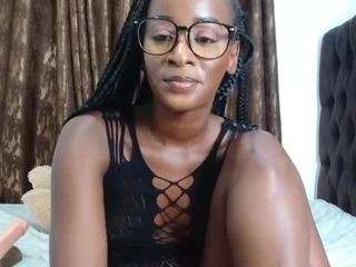 Live webcam model chocolust on Soda Cams