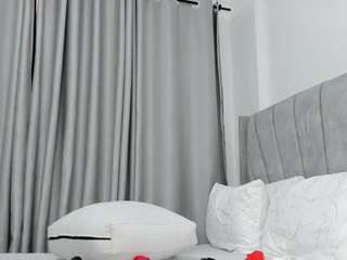 hot-mamacitah Live Webcam on CamSoda