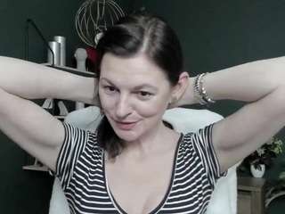 viviankiss Drinking live webcam