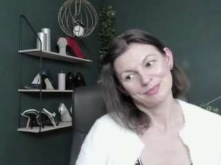 Live webcam model viviankiss on Soda Cams