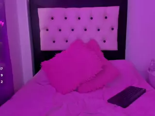 arianna-michaelson's Live Sex Cam Show