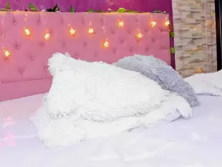 ZafiiroBluee's Live Sex Cam Show