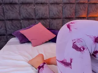 EmilyReevess's Live Sex Cam Show