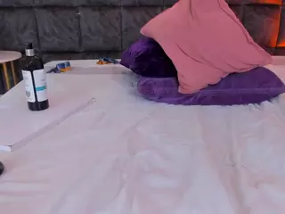 EmilyReevess's Live Sex Cam Show