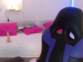JULIA-BUST