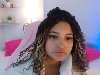 julia-bust Live Webcam on CamSoda