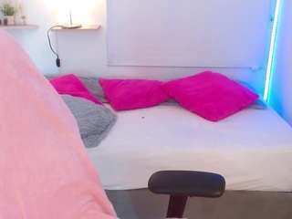 julia-bust Live Webcam on CamSoda