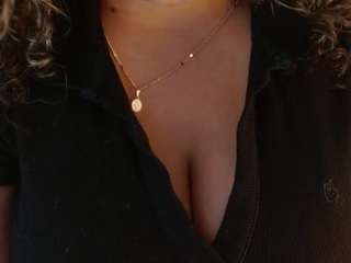 JULIA-BUST