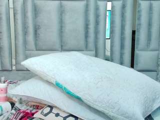 kinkyhousewifee Live Webcam on {site_name}