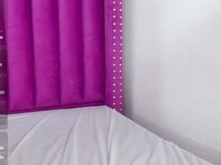 kinkyhousewifee webcam model