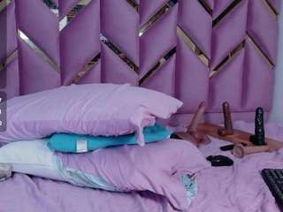 kinkyhousewifee Live Webcam on CamSoda