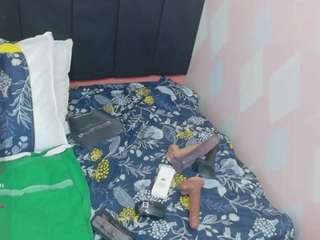 kinkyhousewifee webcam