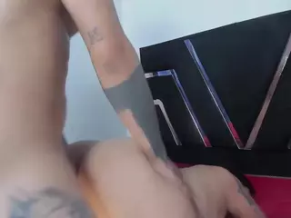 HIDDENEXTREMEE's Live Sex Cam Show