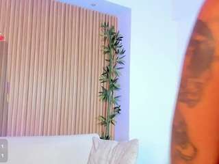  saracorraless chat room