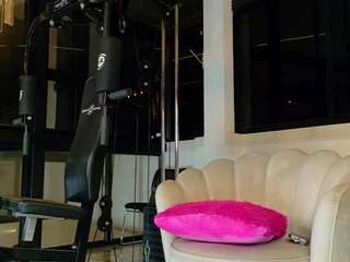 Live webcam model andreafit on Soda Cams