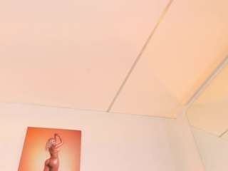 Live webcam model andreafit on Soda Cams