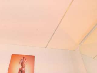 Live webcam model andreafit on Soda Cams