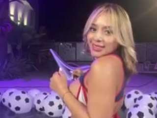 Live cam show with SweetMeggan