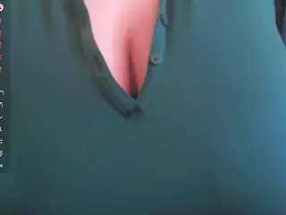 bigbittiesandfun's Live Sex Cam Show