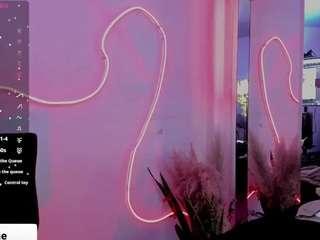 saraa-fox's CamSoda show and profile