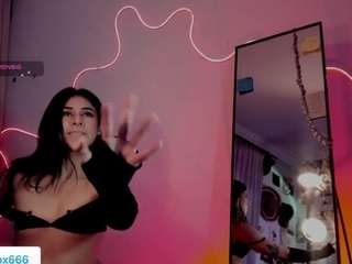 saraa-fox live webcam show
