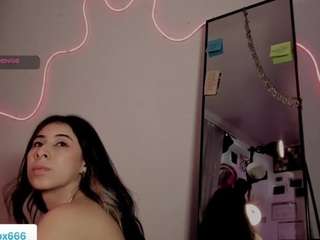 Saraa-fox live webcam show