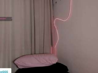 Saraa-fox live webcam show