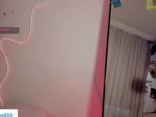 Saraa-fox live webcam show