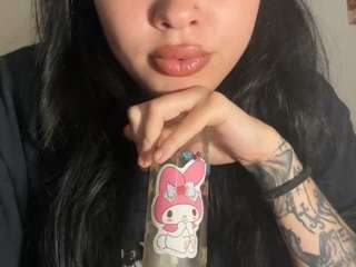 bratluvaaa webcam model