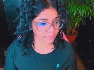 ashleey18's CamSoda show and profile