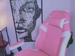 ashleey18 live webcam show