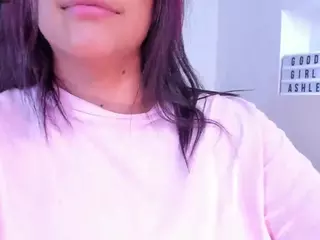 Ashleey18's Live Sex Cam Show