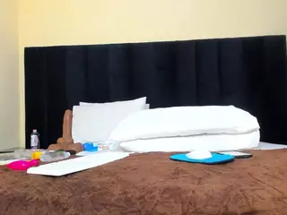 Cutie-bootie's Live Sex Cam Show