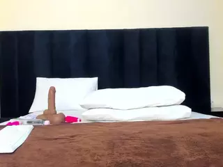 Cutie-bootie's Live Sex Cam Show