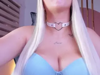 luana-adans's Live Sex Cam Show