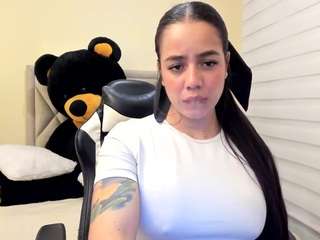 salomebrunette Live Webcam on CamSoda