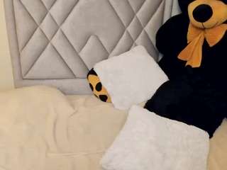 salomebrunette Live Webcam on CamSoda