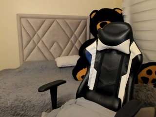 Live webcam model salomebrunette on Soda Cams